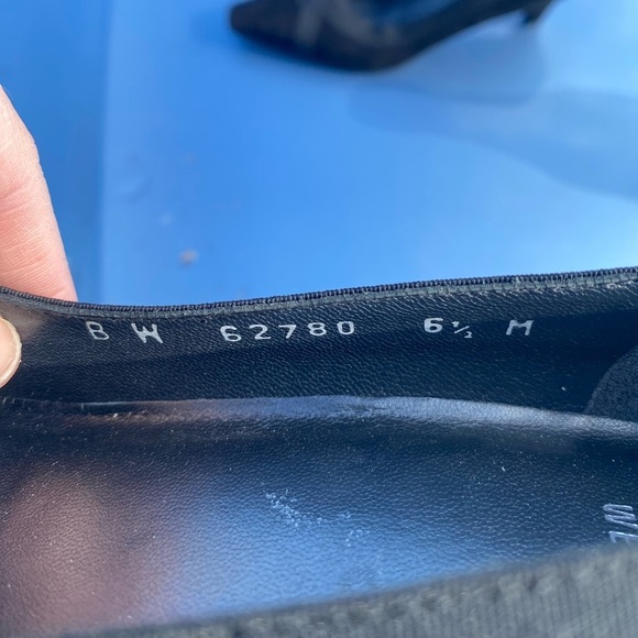 Stuart Weitzman Black Suede Kitten Heel Pumps 6.5 - Picture 7 of 9